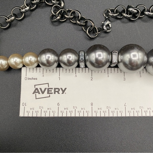 Chunky Graduated Faux Pearl Beaded Necklace in Cream and Gunmetal Grey Rolo - Picture 10 of 11